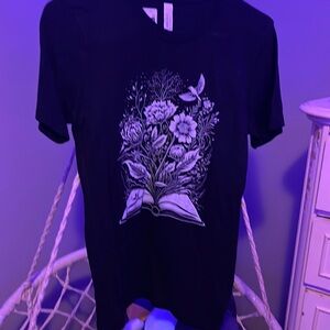 book floral tee